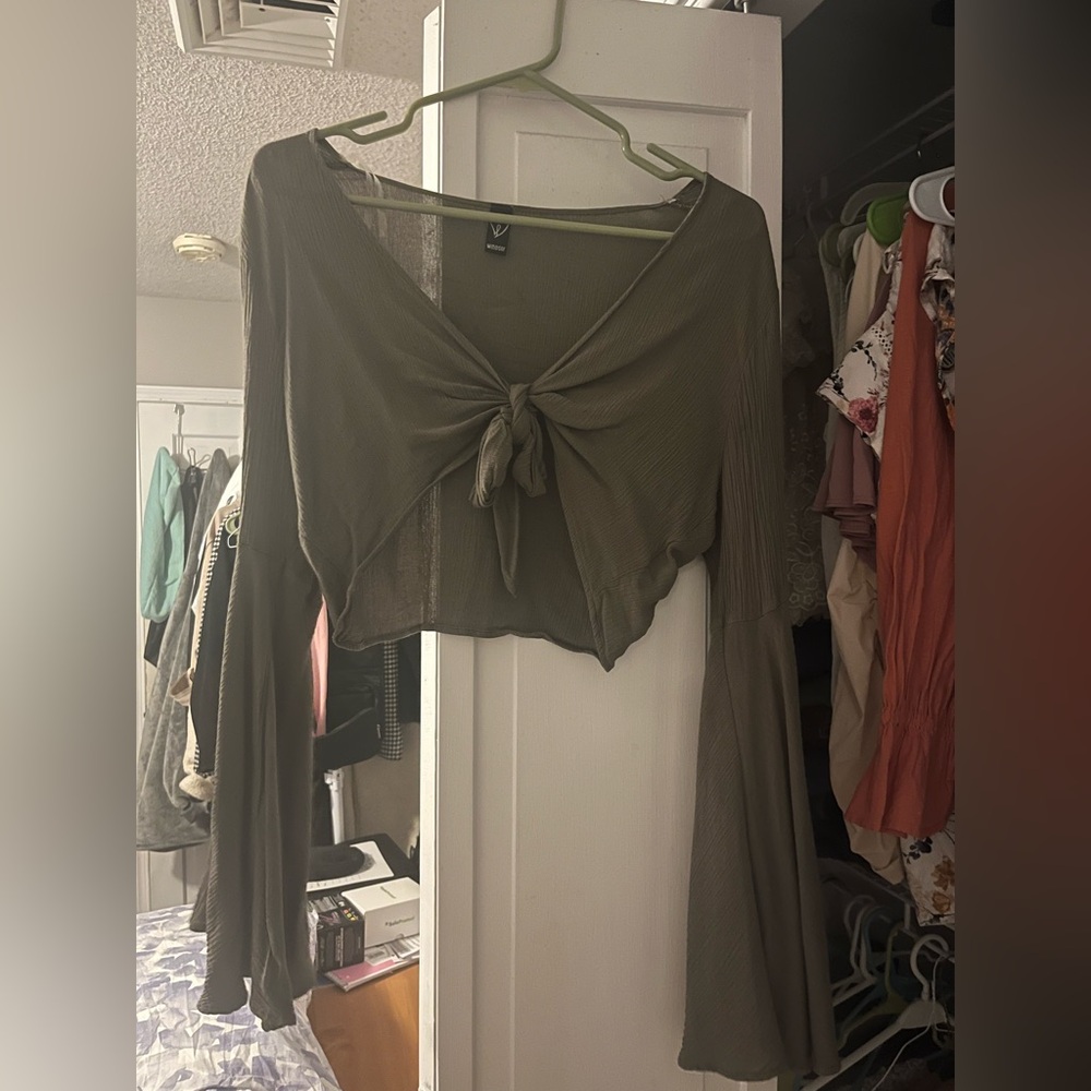 Windsor Women’s Long Sleeve Sage/Olive Green Tie-Front Crop Top